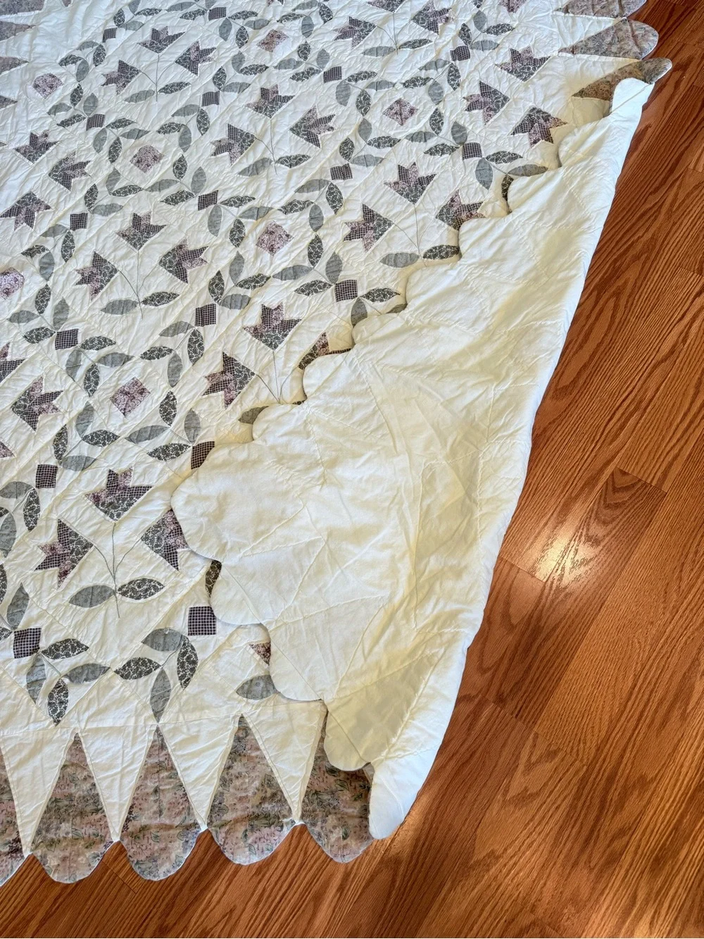 Vintage Hand Applique Tulip Quilt Scalloped Edge Ice Cream Cone Border 80x61